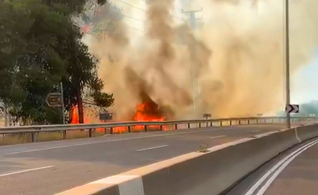 שרפה בכביש 443 מבוא מודיעין (צילום: החדשות)