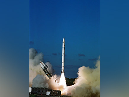 שיגור הלוויין ב-2002 (צילום: דוברות משרד הביטחון   ‎, חדשות)