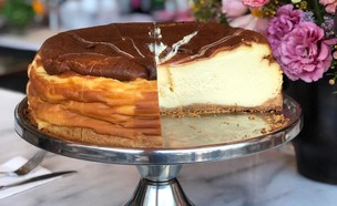 קפיטריה - עוגת גבינה קלאסית (צילום: שרון וקס)