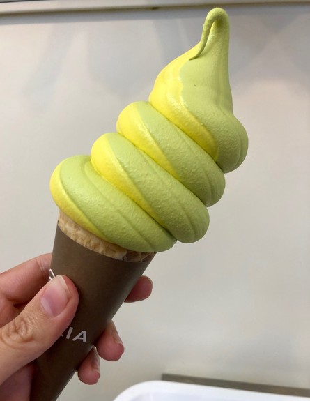 וניליה גלידה אמריקאית חדשה פיסטוק (צילום: ריטה גולדשטיין, mako אוכל)