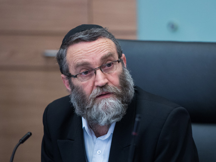 גפני: ליברמן דיקטטור - לא אשב איתו