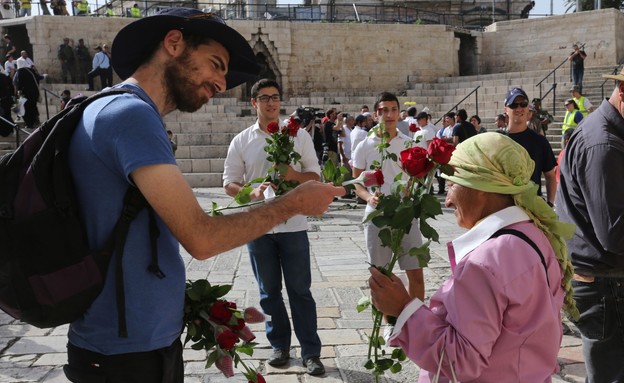 מצעד שכולו פרחים ביום ירושלים (צילום: יוסי זמיר, תג מאיר)