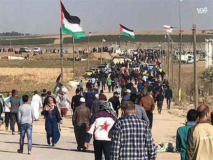 הפגנה בגדר (ארכיון) (צילום: צילומים פלסטיניים‎, חדשות)