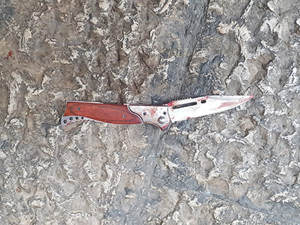 זו הסכין ששימשה את המחבל הבוקר (צילום: דוברות המשטרה, חדשות)