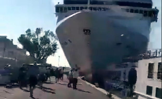 צפו: רגעי ההתנגשות בין הספינות (צילום: מתוך טוויטר, חדשות)