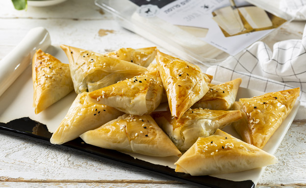 משולשי פילו ממולאים גבינות משולשי פילו ממולאים גבינות