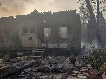 בית שנשרף כליל בגל השרפות (צילום: דוברות כבאות והצלה, חדשות)