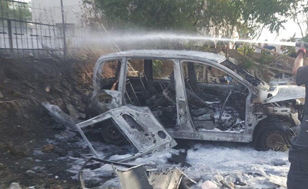 הרכב שנשרף בגבעון החדשה (צילום: כב"ה מחוז יו"ש, חדשות)