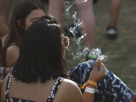 בני נוער מעשנים (אילוסטרציה) (צילום: רויטרס, חדשות)