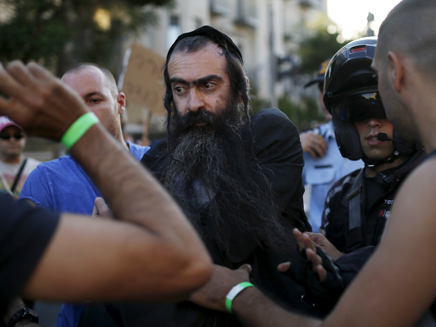 שליסל בעת מעצרו (צילום: רויטרס, חדשות)