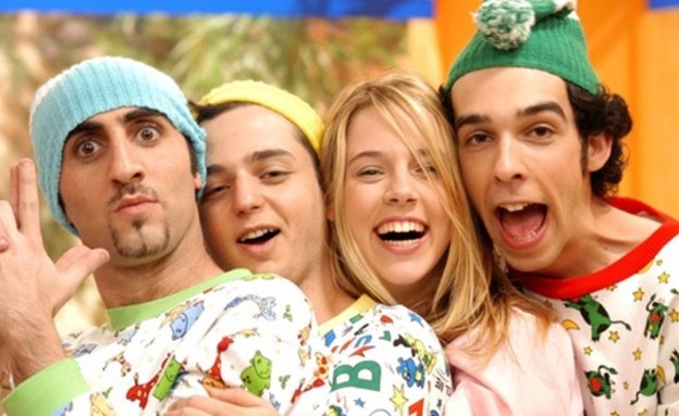 אלונה טל ב"הפיג'מות" אלונה טל ב"הפיג'מות"