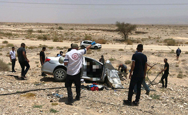 תאונת דרכים קשה בערבה‎ (צילום: דוברות מדא, חדשות)