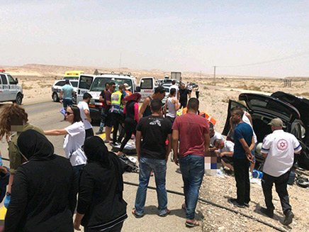 תאונת דרכים קשה בערבה‎ (צילום: דוברות מדא, חדשות)