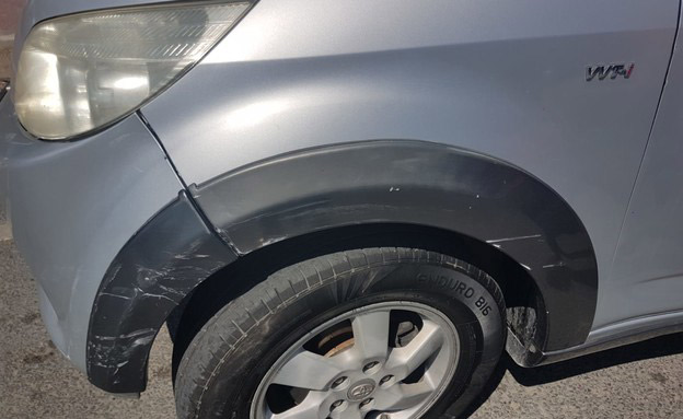 הנזק שנגרם לרכב השכור (צילום: מאקו‎, חדשות)