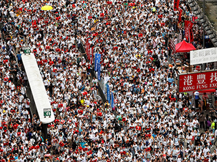 הפגנת ענק בהונג קונג (צילום: רויטרס, חדשות)