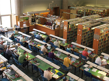 אולם הקוראים בספרייה הלאומית (צילום: יח