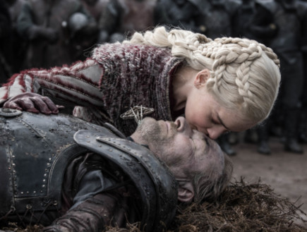 משחקי הכס עונה 8 פרק 4, דאינריז מנשקת את ג'ורה (צילום: Helen Sloan/HBO)