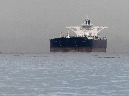 מכלית נפץ במפרץ הפרסי (צילום: רויטרס, חדשות)