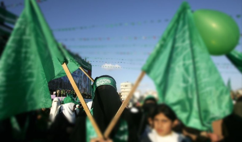 רעולי פנים עם בלונים בעזה (צילום: 
Abid Katib, GettyImages)