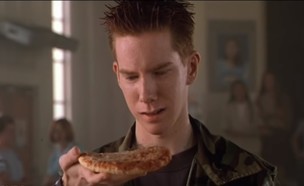 שרמן והפיצה (צילום: צילום מסך מתוך הסרט)