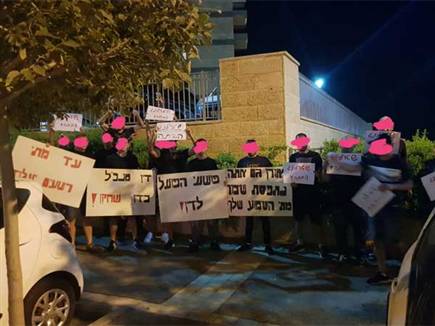 המחאה של אוהדי הפועל חיפה (צילום: ספורט 5)