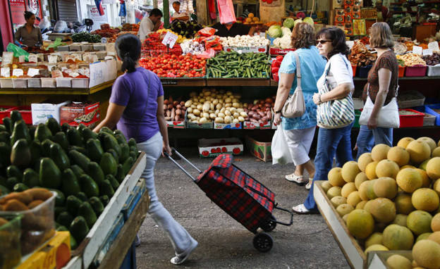 פירות וירקות בשוק (צילום: ניר כפרי, TheMarker)