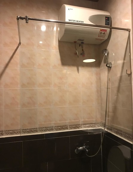 מקלחת מחשמלת