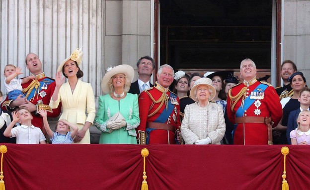 תמונה משפחתית - משפחת המלוכה (צילום: סקיי ניוז)