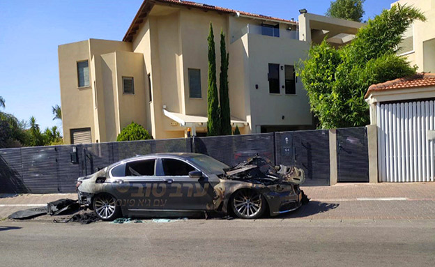 רכבו השרוף של אביה של נועה קירל (צילום: ערב טוב עם גיא פינס, חדשות)