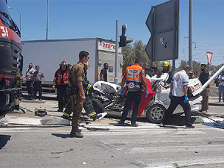 שני הרוגים בתאונה סמוך לבאר שבע (צילום: דוברות מד