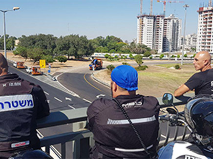 מחכים למפגינים, מחאה בהיקף מצומצם (צילום: חדשות)