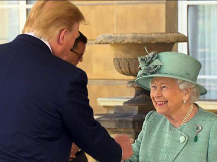 טראמפ פוגש את המלכה אליזבת' (צילום: SKY NEWS, חדשות)