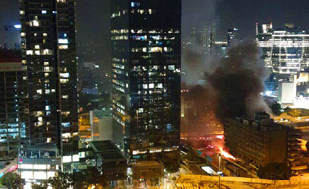 השרפה סמוך למגדלי עזריאלי בתל אביב (צילום: עד ראייה, חדשות)