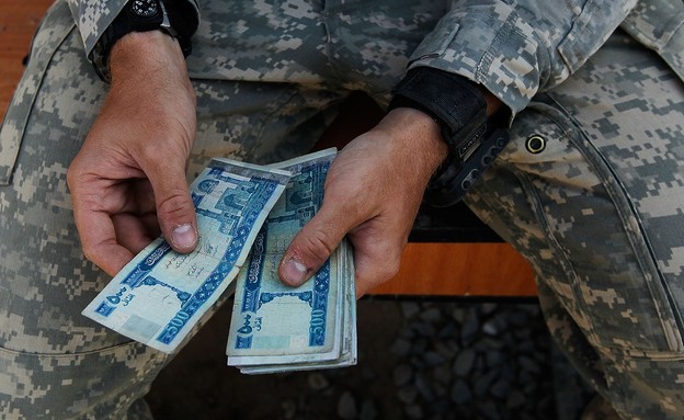 חייל סופר שטרות (צילום: Chris Hondros/Getty Images)