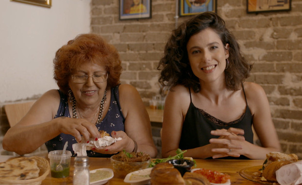 קשוחה: מאדאם פלאפל מבקרת מסעדות 