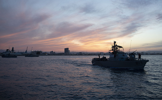 לוחמי חיל הים בפעולה (צילום: רב