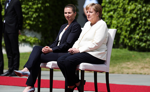 מנהיגות גרמניה ודנמרק - יושבות (צילום: AP, חדשות)