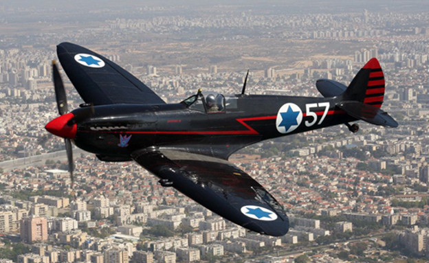 מטוס הספיט השחור (צילום: ארכיון, אתר חיל האוויר)