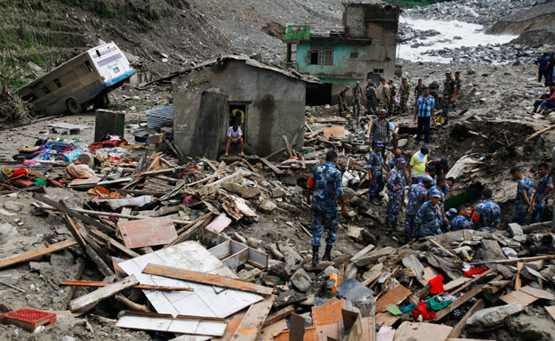 מפולות ושטפונות בנפאל, ארכיון (צילום: AP, חדשות)