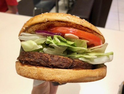 מקדונלדס המבורגר טבעוני  (צילום: ריטה גולדשטיין, mako אוכל)