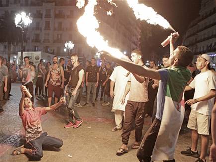 האוהדים האלג'יראים עושים שמח במצרים (getty) (צילום: ספורט 5)