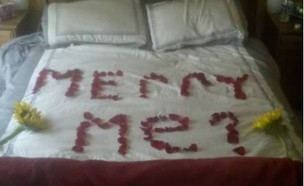 הצעת נישואים על המיטה (צילום: brojsimpson.com)