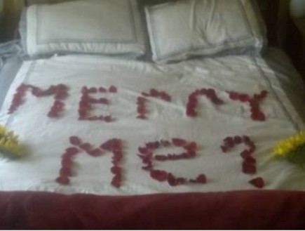 הצעת נישואים על המיטה (צילום: brojsimpson.com)