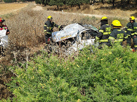 הרכב המעוך (צילום: דוברות כבאות והצלה - מחוז צפון, חדשות)