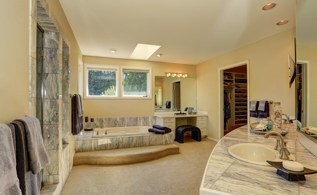 חדר רחצה שטיח (צילום: צילום: Artazum / Shutterstock.com)
