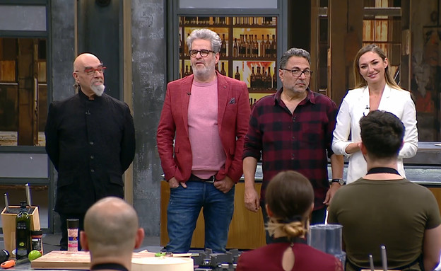 מי המתמודד הראשון שיעלה למרפסת? מי המתמודד הראשון שיעלה למרפסת?