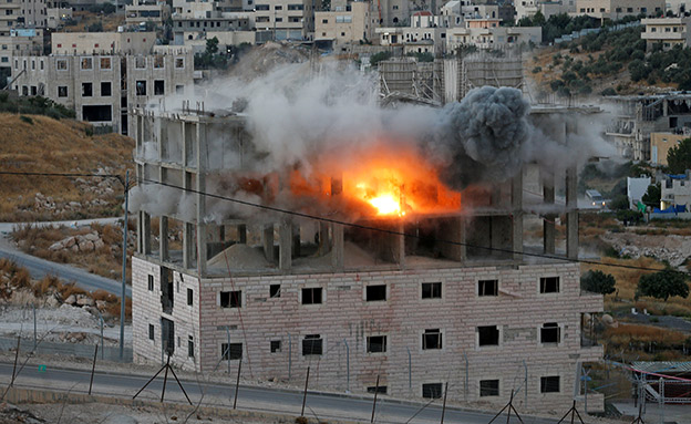 הריסת המבנים במזרח י-ם (צילום: רויטרס, חדשות)