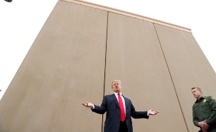 טראמפ מסביר על בניית החומה בגבול מקסיקו (צילום: רויטרס, חדשות)
