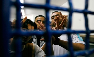 אסירים פלסטינים (צילום: רויטרס, חדשות)