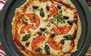 פיצה טונה (צילום: רון יוחננוב, mako אוכל)